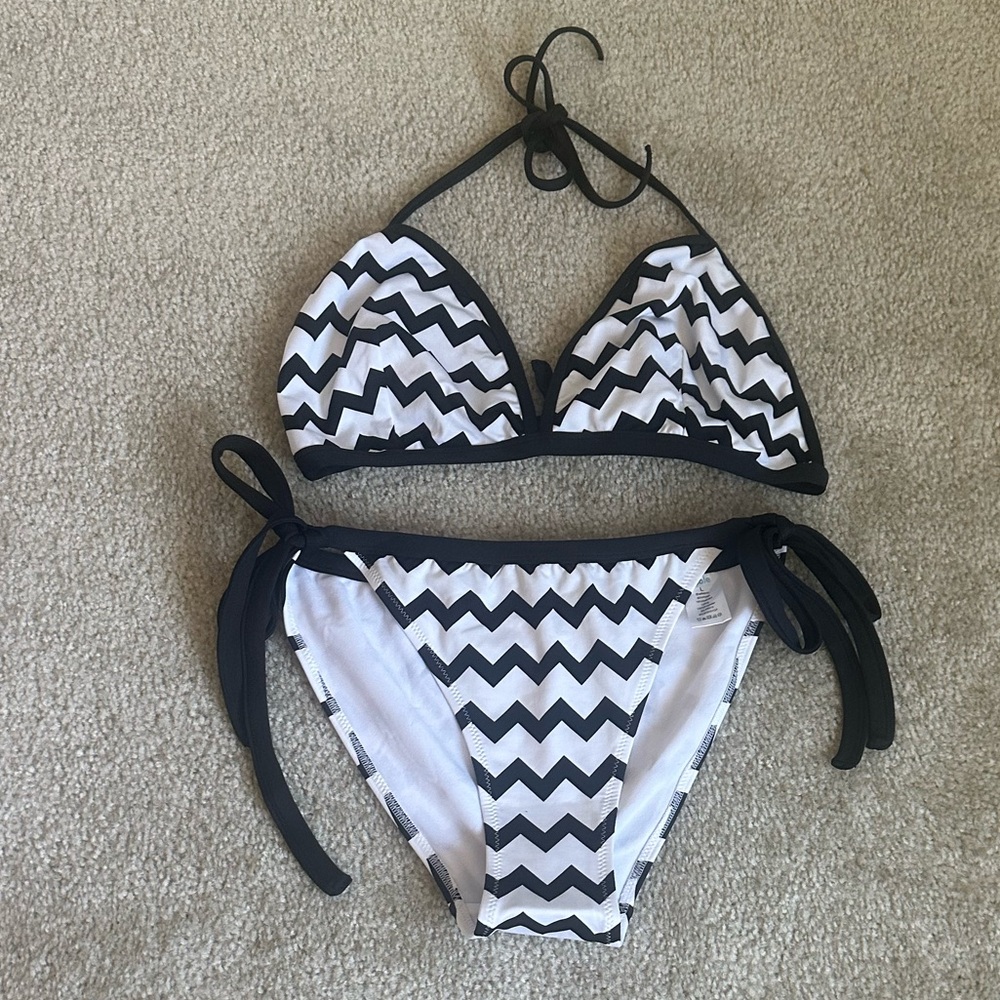 Sable 
Black and White Bikini Set - Picture 9 of 9
